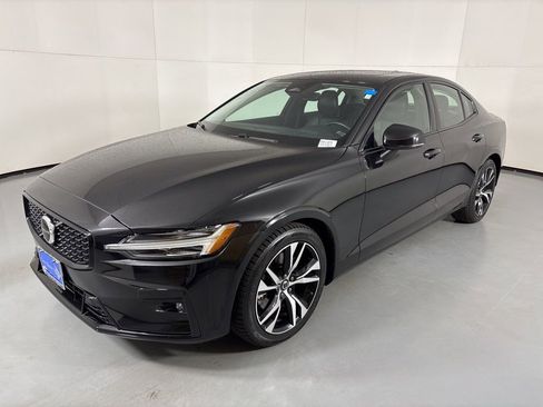 Used 2024 Volvo S60 B5 Core image 5