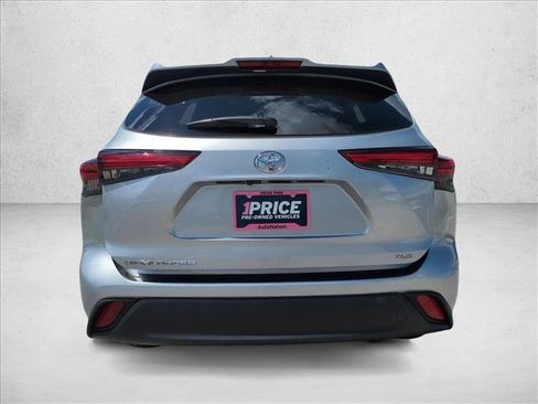 Used 2023 Toyota Highlander XLE FWD image 7