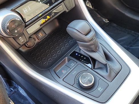 Certified 2025 Toyota RAV4 LE image 18