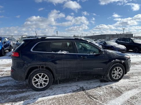 Used 2016 Jeep Cherokee Latitude w/ Cold Weather Group image 9
