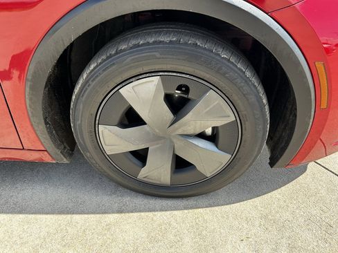 Used 2024 Toyota Prius LE image 2