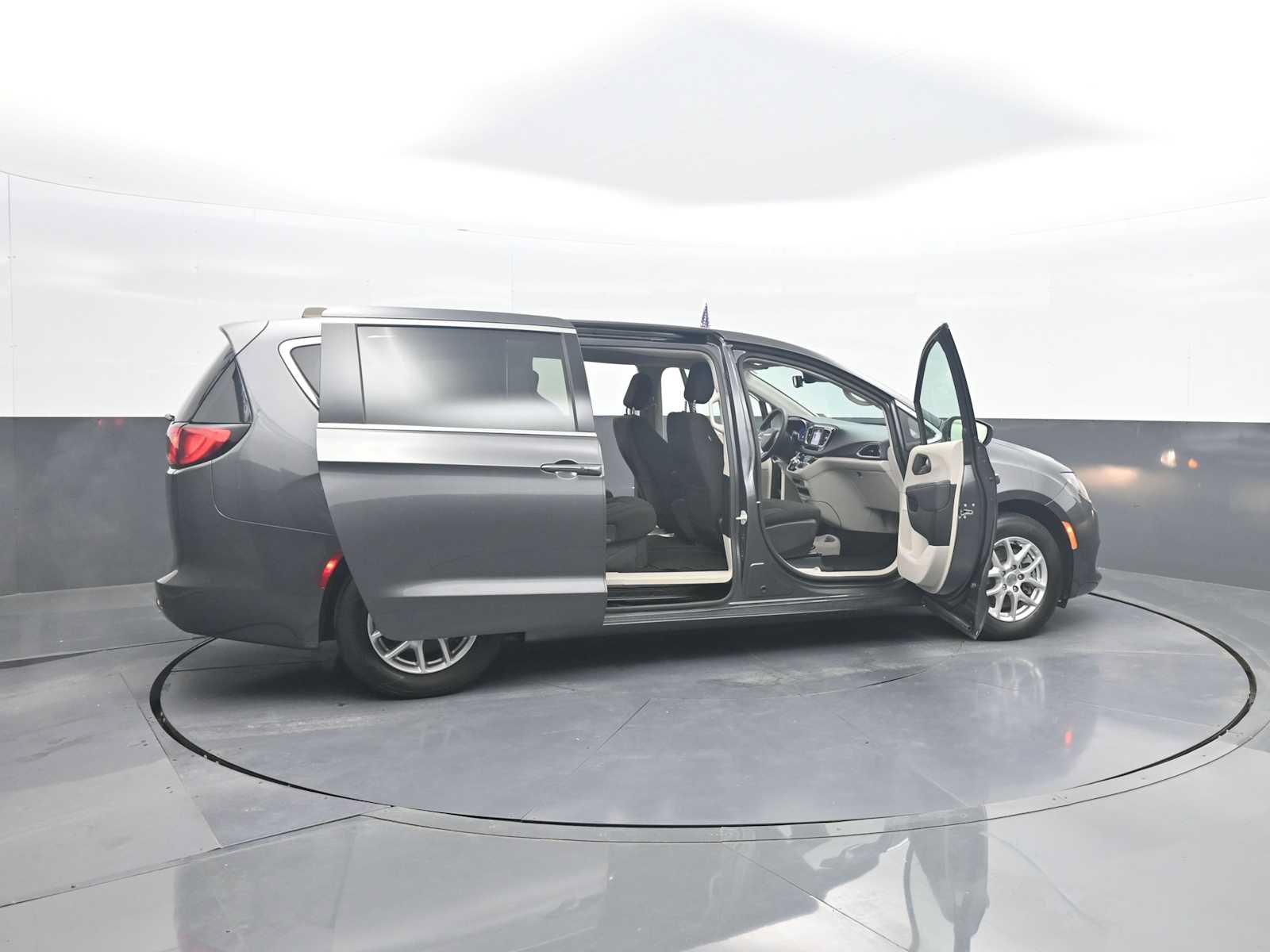 Used 2023 Chrysler Voyager LX FWD image 51