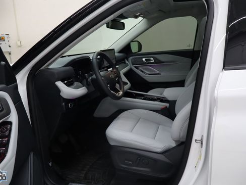 Certified 2025 Ford Explorer Platinum w/ Ultimate Package AWD/4WD image 26