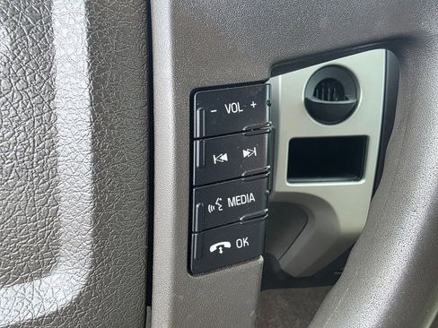 Used 2010 Ford F150 XLT image 13