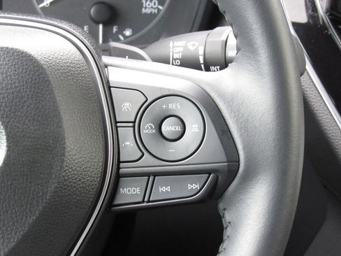 Used 2024 Toyota Corolla Cross SE image 23