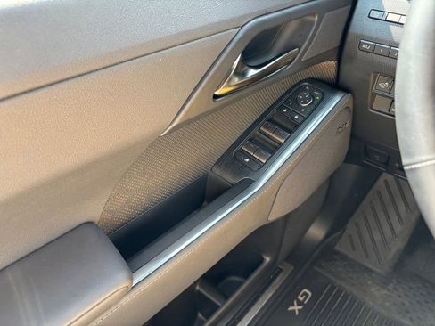 Used 2025 Lexus GX 550 w/ Cold Area Package AWD/4WD image 17