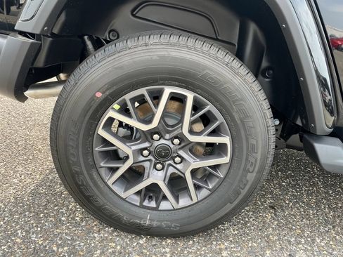 New 2025 Jeep Wrangler Unlimited Sahara AWD/4WD image 25