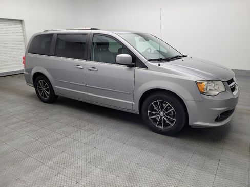 Used 2017 Dodge Grand Caravan SXT image 11