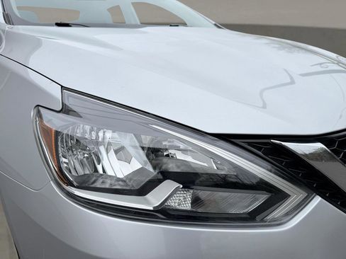 Used 2016 Nissan Sentra S image 10