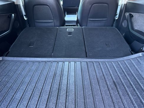 Used 2020 Tesla Model Y Long Range image 14