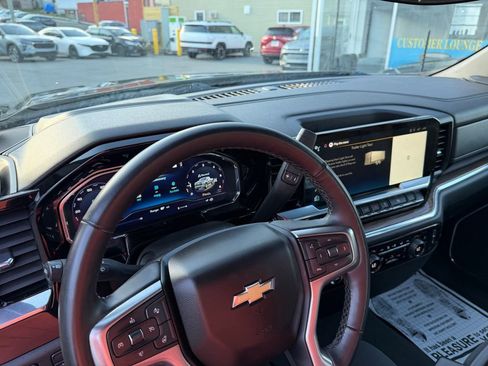 Used 2023 Chevrolet Silverado 1500 LT image 24