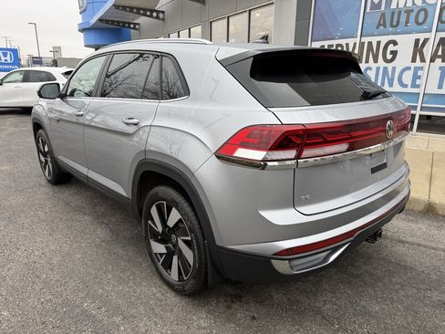 Used 2024 Volkswagen Atlas Cross Sport SE w/ Panoramic Sunroof Package image 8