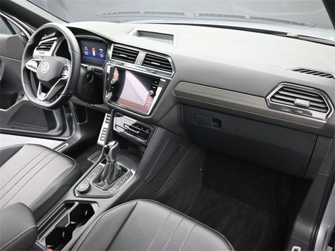 Used 2022 Volkswagen Tiguan SE R-Line image 41