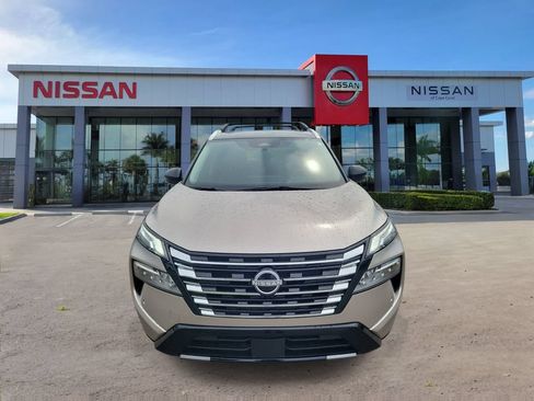 Used 2025 Nissan Rogue Platinum FWD image 6