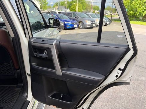 Used 2018 Toyota 4Runner Limited AWD/4WD image 28