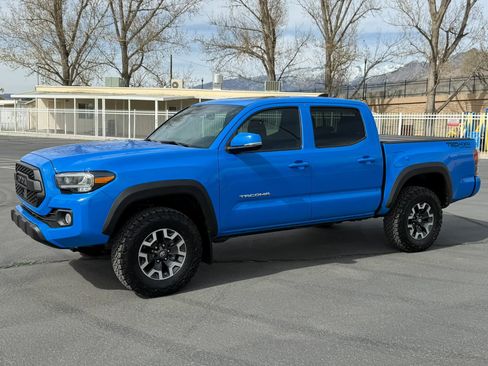 Used 2020 Toyota Tacoma TRD Off-Road w/ TRD Premium Off Road Package image 6