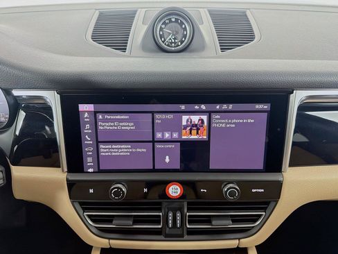 Certified 2026 Porsche Macan AWD/4WD image 19