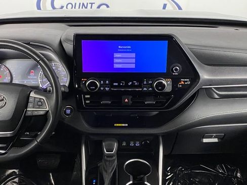 Used 2023 Toyota Highlander XSE image 16