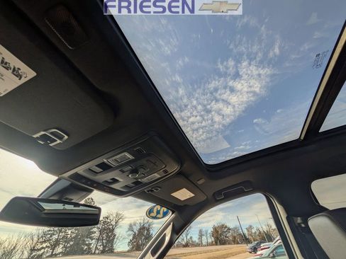 Used 2022 Chevrolet Suburban RST w/ Luxury Package image 24