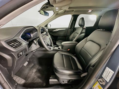 Used 2025 Ford Escape Platinum AWD/4WD image 13