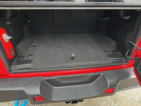 Used 2025 Jeep Wrangler Unlimited Rubicon 4xe image 13