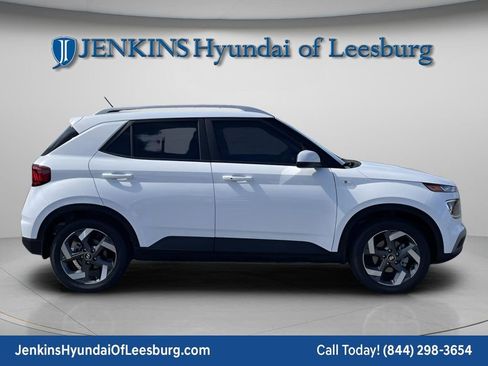 New 2026 Hyundai Venue SEL FWD image 2