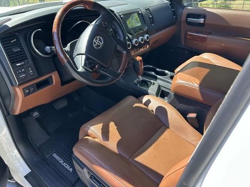 Used 2020 Toyota Sequoia Platinum AWD/4WD image 16