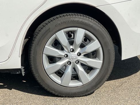 Used 2015 Toyota Corolla LE FWD image 25