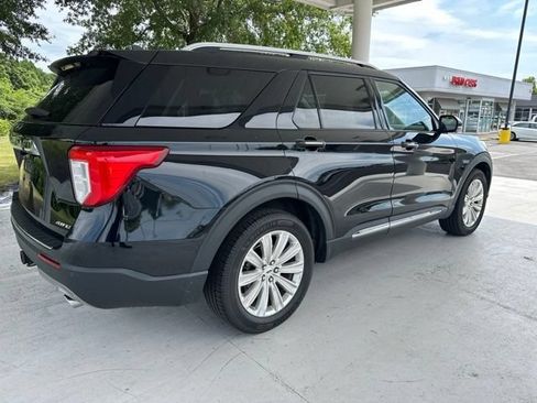Used 2021 Ford Explorer Limited w/ Equipment Group 301A AWD/4WD image 3