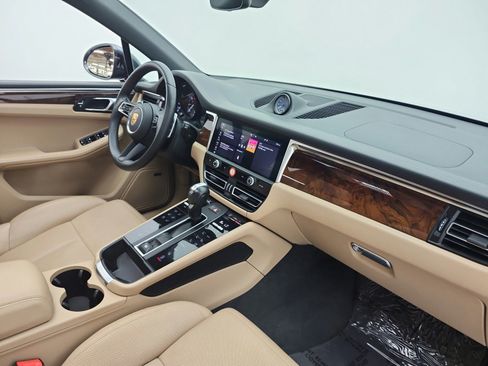Used 2023 Porsche Macan AWD/4WD image 22