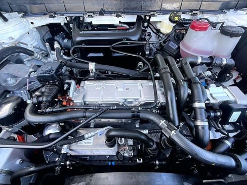 Used 2023 Mercedes-Benz EQB 300 4MATIC w/ Exclusive Package image 31