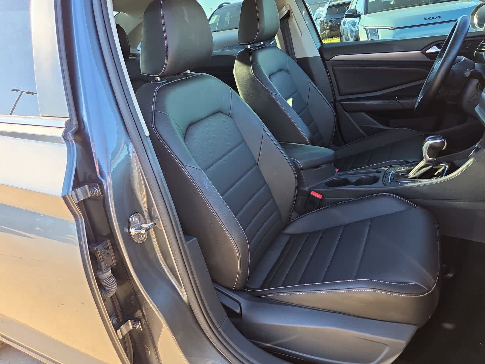 Used 2024 Volkswagen Jetta SE w/ Panoramic Sunroof Package FWD image 23