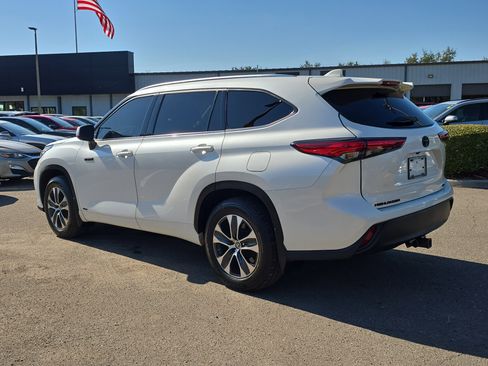 Used 2021 Toyota Highlander XLE image 6