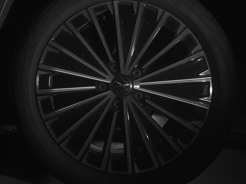 Used 2025 Volkswagen Taos SE image 14