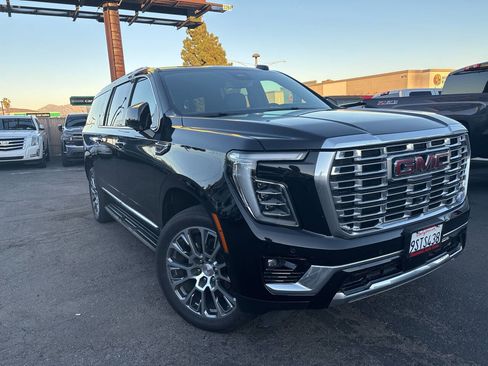 Used 2025 GMC Yukon XL Denali image 2