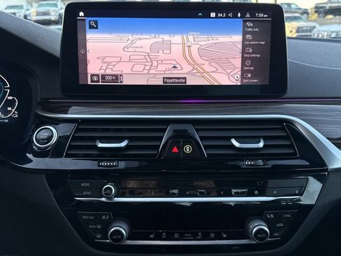 Used 2023 BMW 530e w/ Premium Package image 8