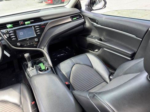 Used 2020 Toyota Camry SE image 32