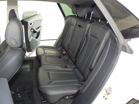 Used 2023 Audi Q8 Premium w/ Convenience Package AWD/4WD image 21