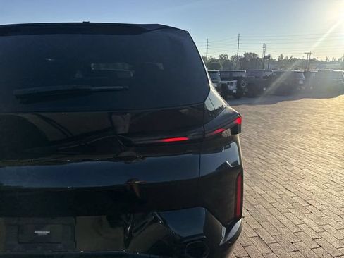 Used 2023 BMW XM AWD/4WD image 11