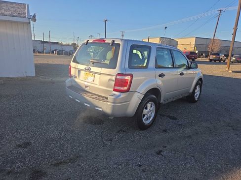 Used 2010 Ford Escape XLS image 4