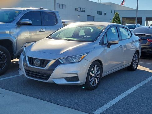 Used 2020 Nissan Versa SV image 11