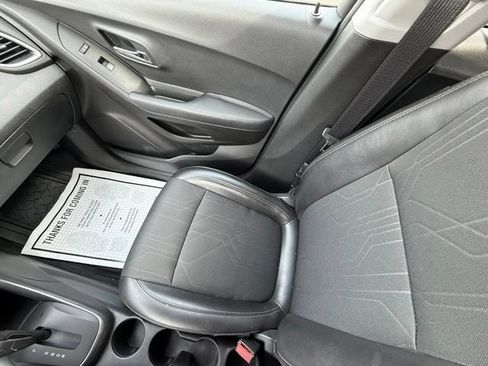 Used 2019 Chevrolet Trax LT w/ LT Convenience Package AWD/4WD image 6