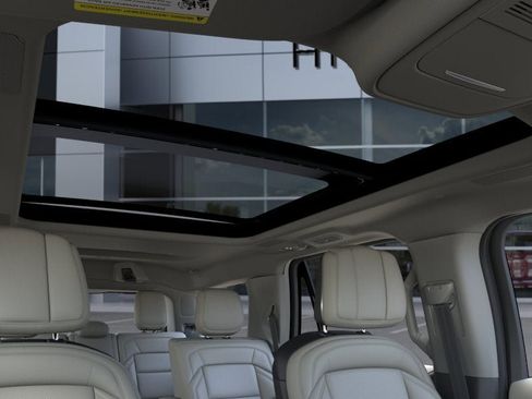 New 2026 Lincoln Navigator Reserve AWD/4WD image 22