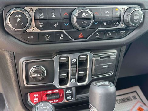 Used 2025 Jeep Wrangler Unlimited Rubicon AWD/4WD image 26