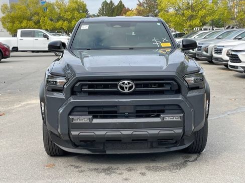 Used 2025 Toyota 4Runner SR5 AWD/4WD image 2