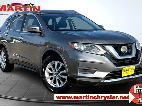 Used 2019 Nissan Rogue SV image 1