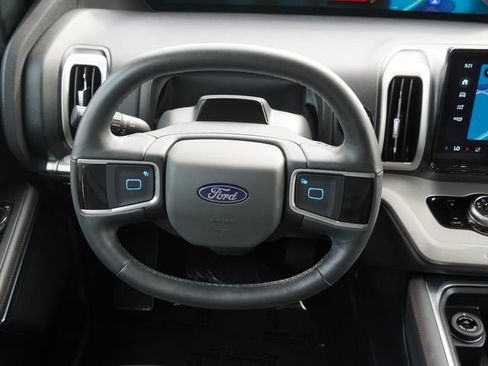 Used 2025 Ford Expedition Active AWD/4WD image 18