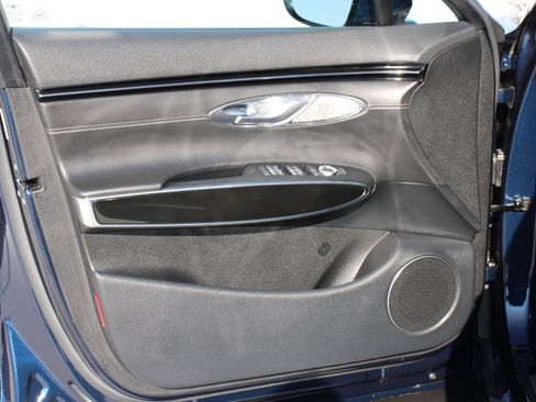 Used 2022 Genesis GV70 2.5T image 9