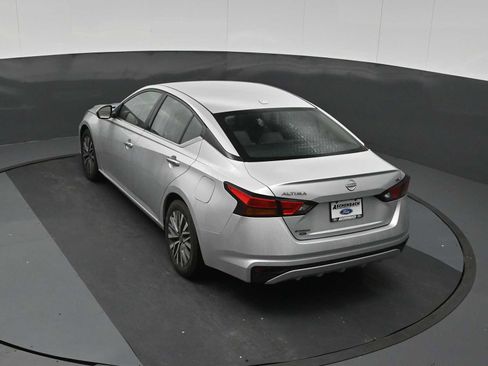 Used 2023 Nissan Altima 2.5 SV FWD image 43