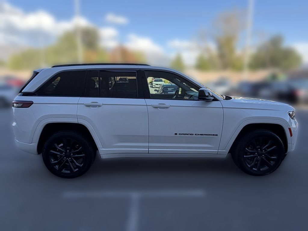 Used 2026 Jeep Grand Cherokee Limited AWD/4WD image 8